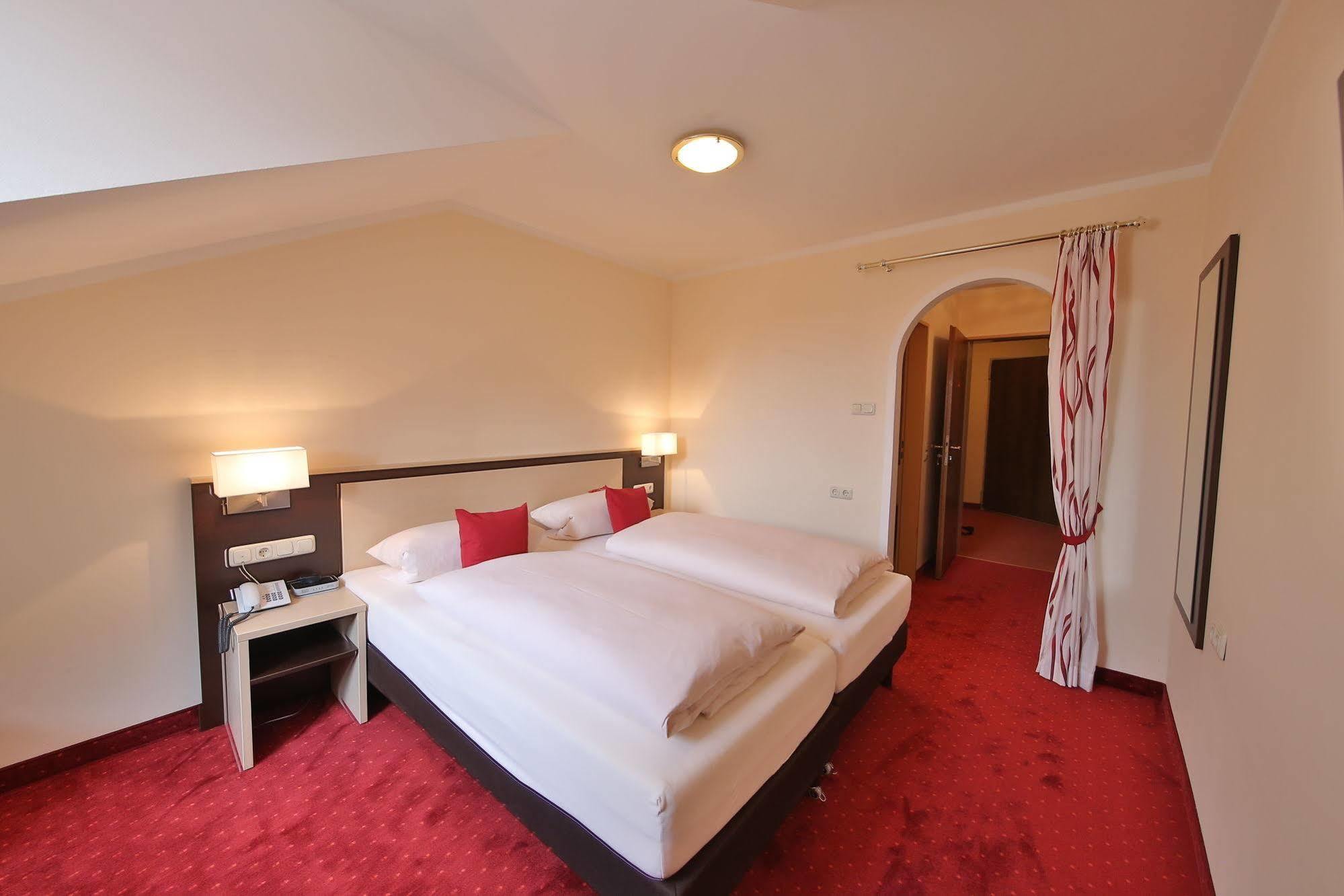 Hotel Bockmaier Oberpframmern Dış mekan fotoğraf